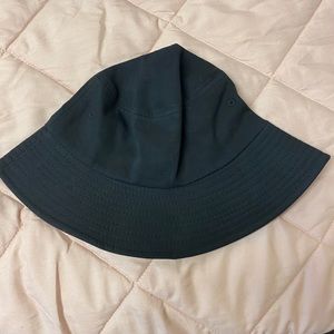 Black bucket hat